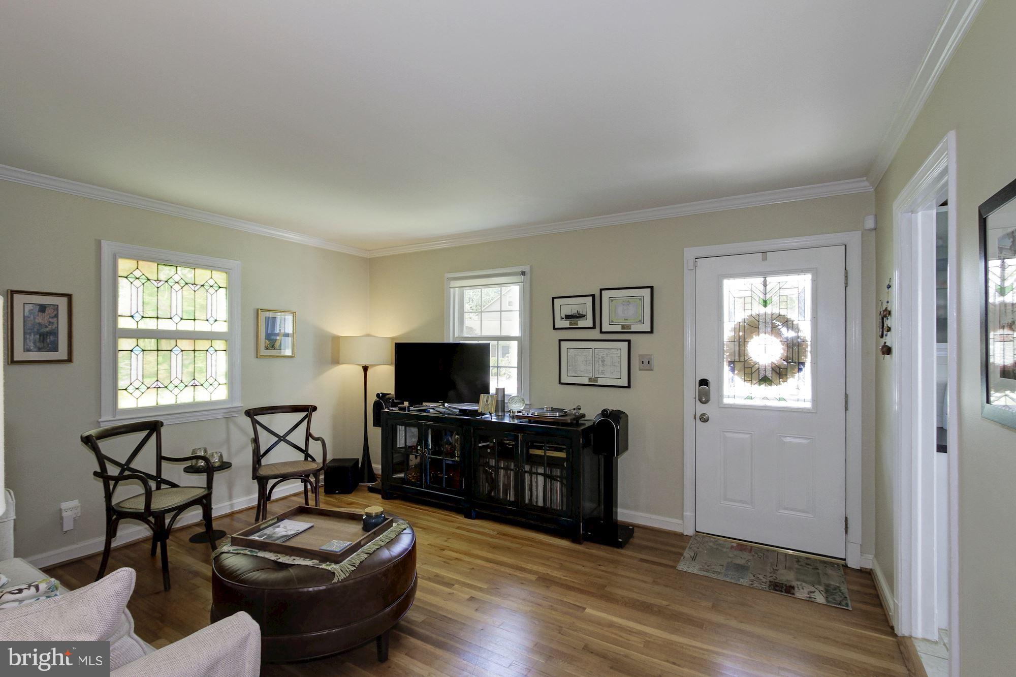10409 Grandin Road Silver Spring, MD 20902 - Photo 3 of 28 Electric lock entryway