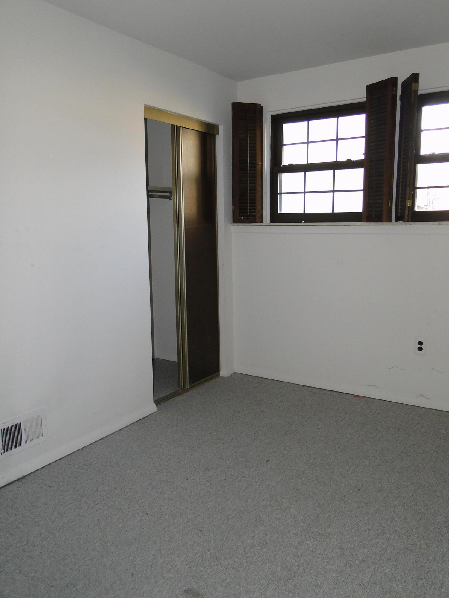 42673 Barchester Road Canton, MI 48187 - Photo 16 of 38 DSC02561