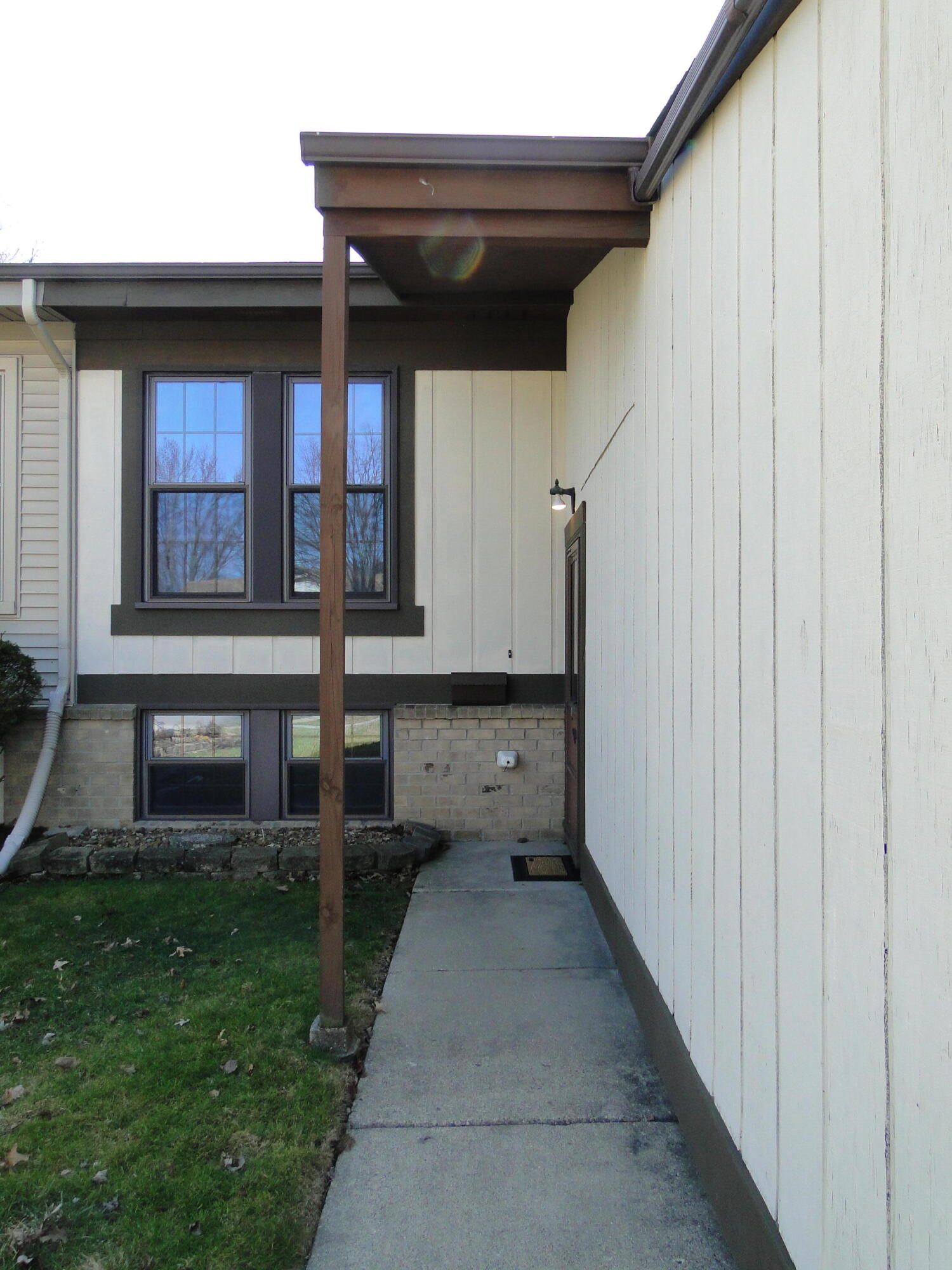 42673 Barchester Road Canton, MI 48187 - Photo 2 of 38 DSC02547