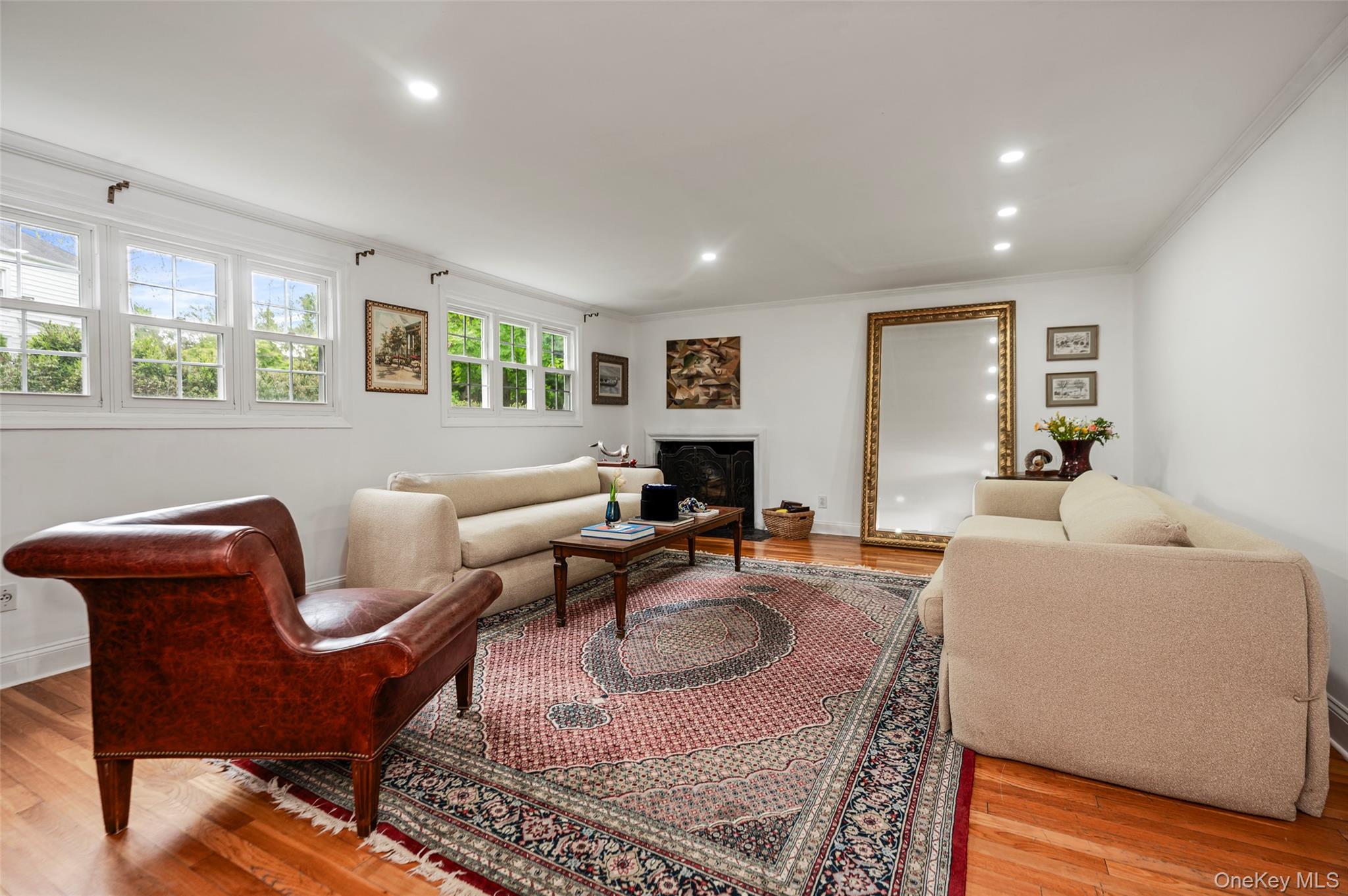 27 Ridge Drive East Great Neck, NY 11021 - Photo 6 of 38