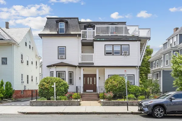 $519,900 | 170 Highland Avenue, Unit 2, Somerville, MA 02143