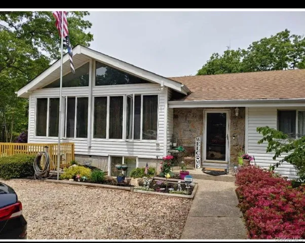 $2,000 | 37 Knollcrest Avenue, Farmingville, NY 11738