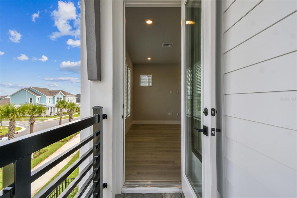 1631 Springwell Lane Sarasota, FL 34240 - Photo 38 of 43 a bathroom with a mirror