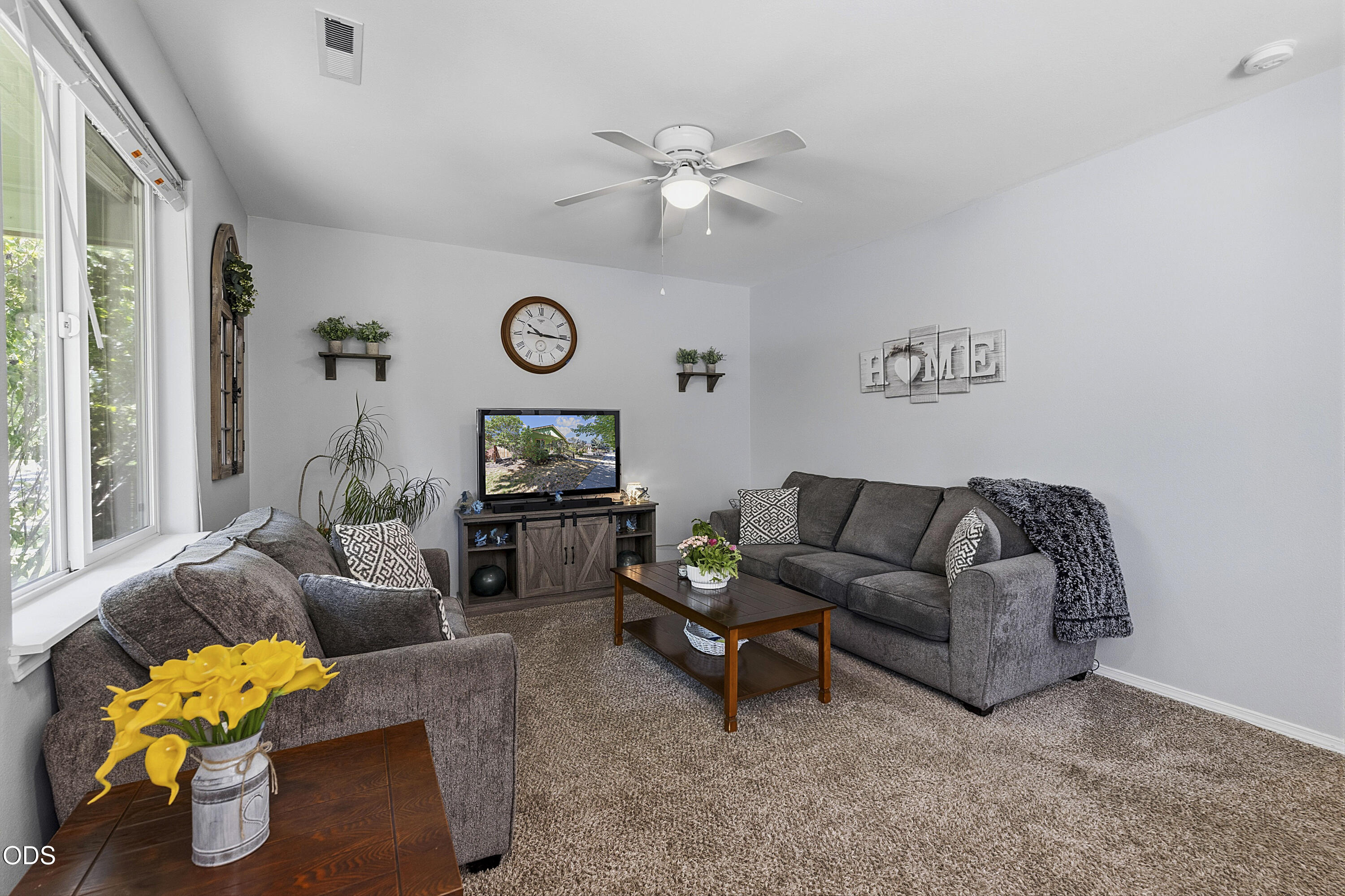 1345 Northeast 3rd Street Redmond, OR 97756 - Photo 3 of 27