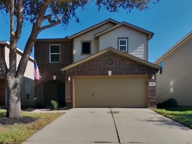 a house view with a sink and yard