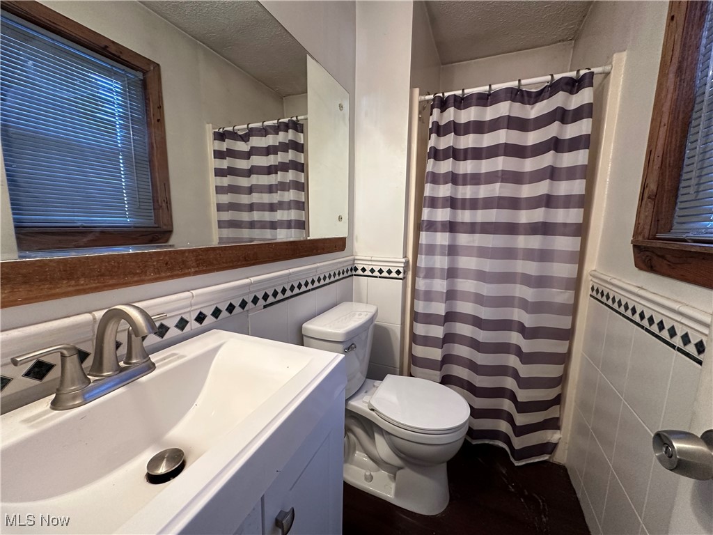 37387 Giles Road Grafton, OH 44044 - Photo 31 of 41 Master bath