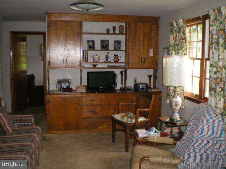 369 Moyer Road Souderton, PA 18964 - Photo 11 of 14 Family Room