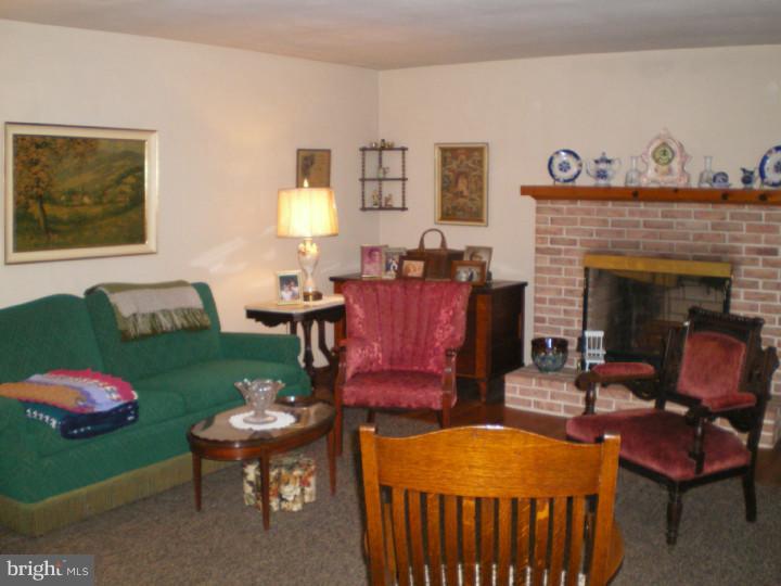 369 Moyer Road Souderton, PA 18964 - Photo 6 of 14 Living Room