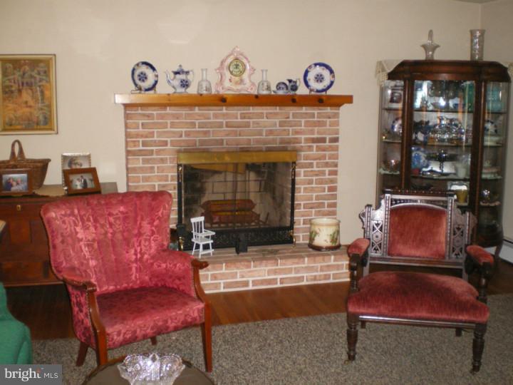 369 Moyer Road Souderton, PA 18964 - Photo 7 of 14 Living Room