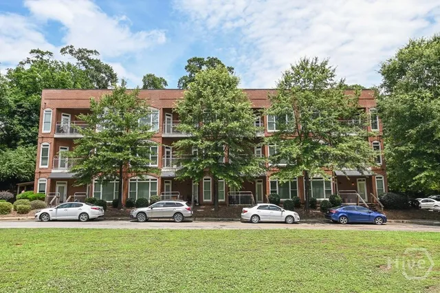 $1,350 | 250 Martha Drive, Unit 106, Athens, GA 30606