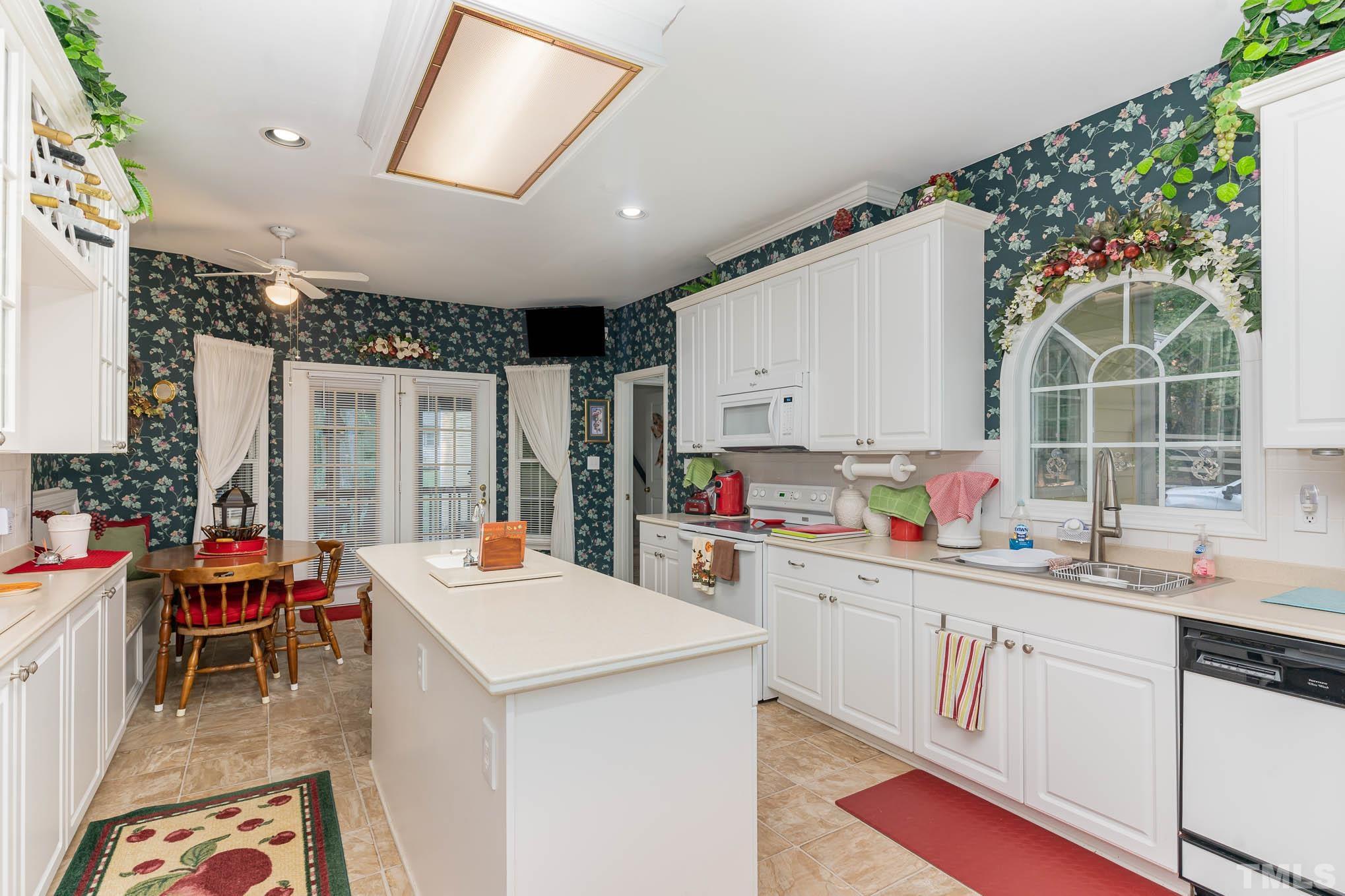 6913 Pinnacle Ridge Road Raleigh, NC 27603 - Photo 11 of 34 a kitchen that has a sink and a stove in it