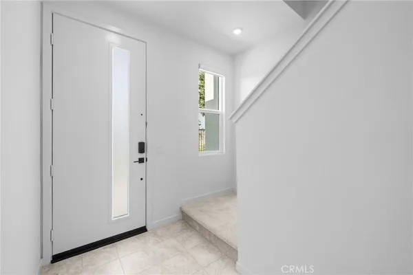 a view of entryway with window