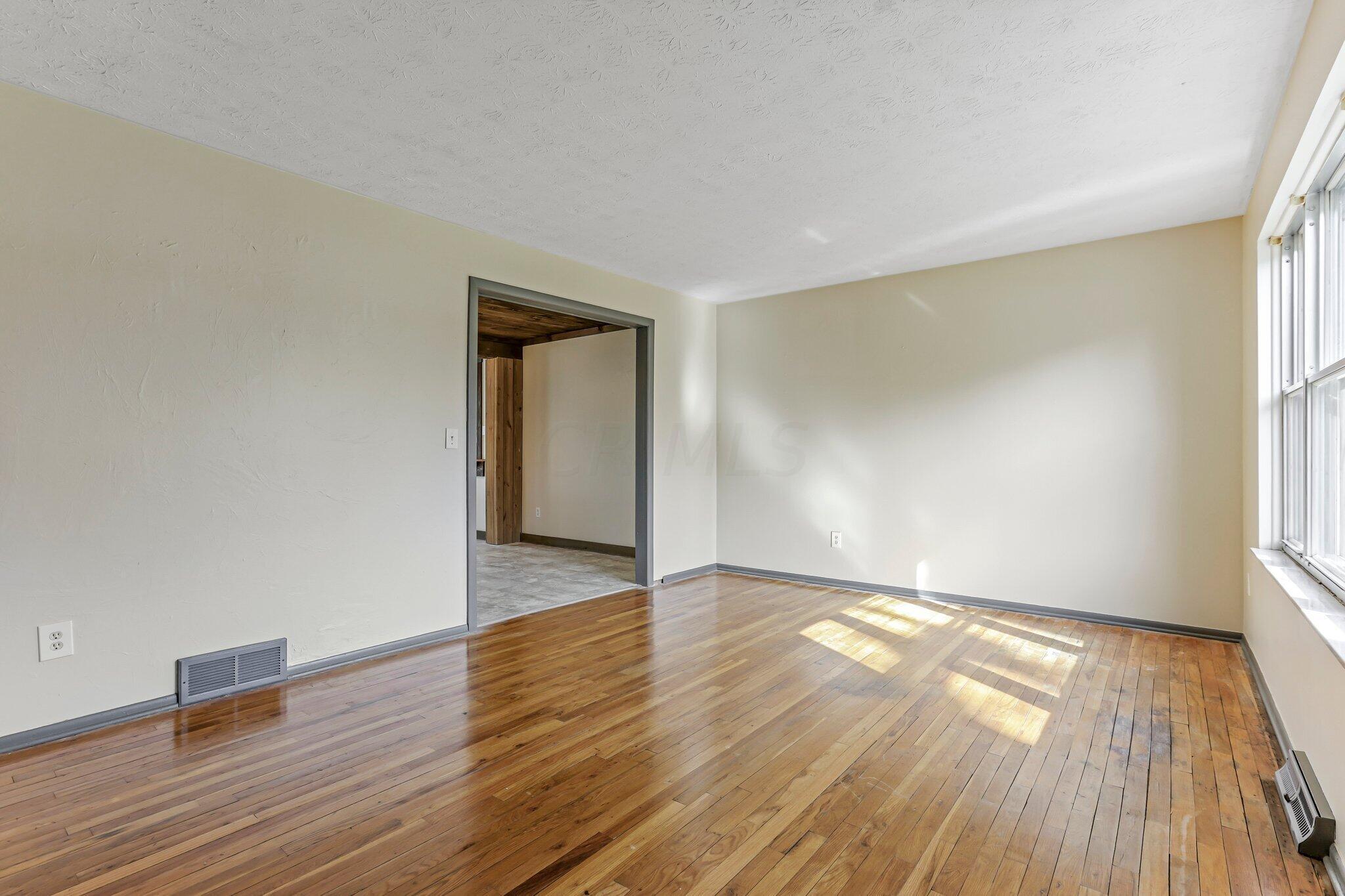 2470 Merbrook Road Columbus, OH 43235 - Photo 7 of 50 3-web-or-mls-5F3A0295