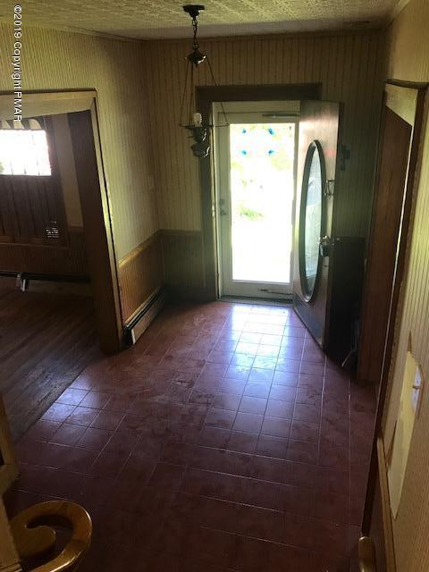 177 Oak Street Trucksville, PA 18708 - Photo 3 of 45 foyer2