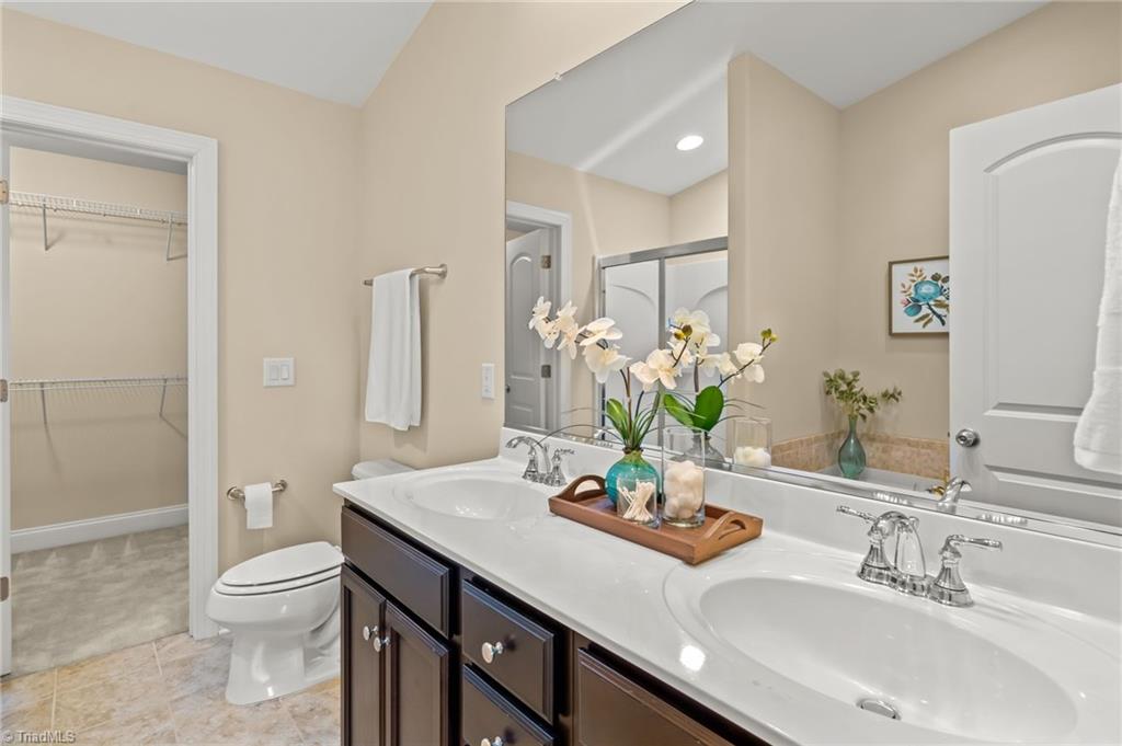633 Stags Leap Court High Point, NC 27265 - Photo 20 of 40 Primary Bathroom