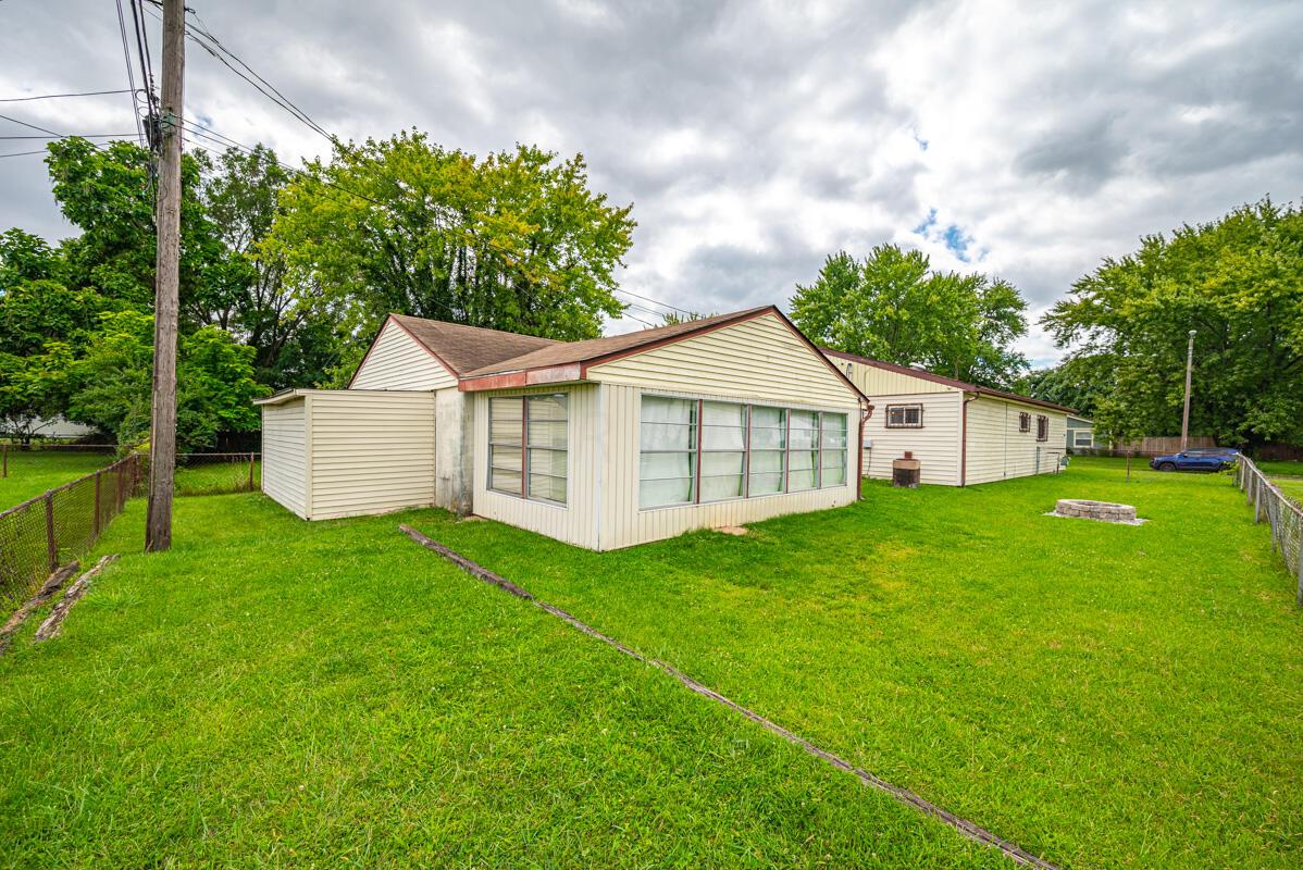 3044 Nuway Road Columbus, OH 43207 - Photo 6 of 44 Here you can see the extra storage space behind the 2 car detached garage and the Bonus Room beside the Garage. Great for all your storage.