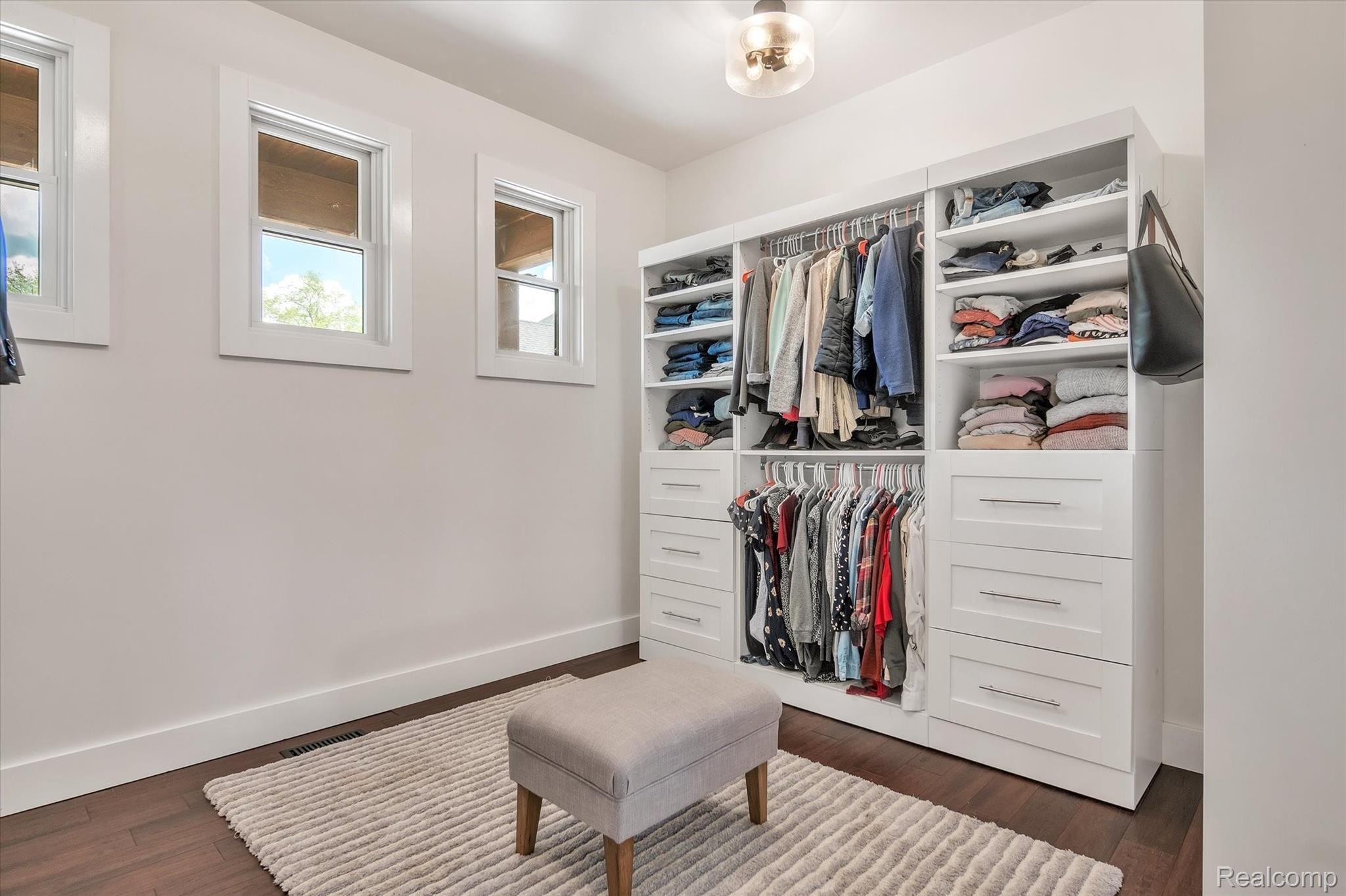 6100 Hartland Road Fenton, MI 48430 - Photo 26 of 67 Large walk-in closet in primary bedroom