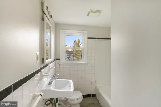 $1,600 | 3868 Germantown Pike, Unit 7, Collegeville, PA 19426