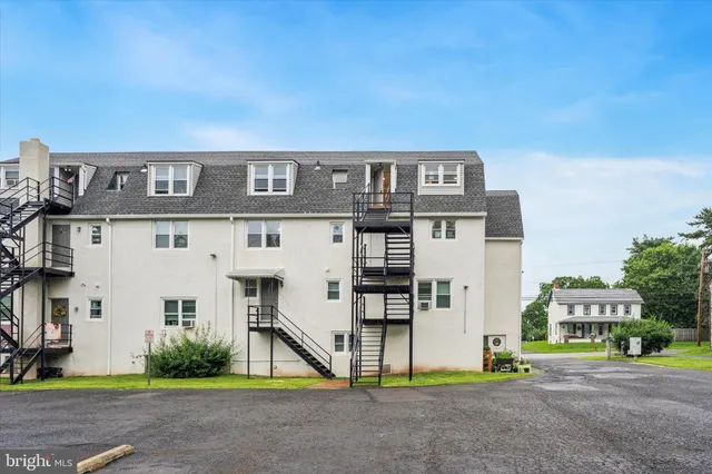 $1,600 | 3868 Germantown Pike, Unit 7, Collegeville, PA 19426
