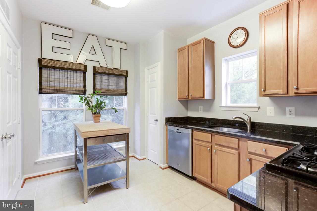 1515 North Point Drive, Unit 303 Reston, VA 20194 - Photo 12 of 26 Kitchen - Table Space