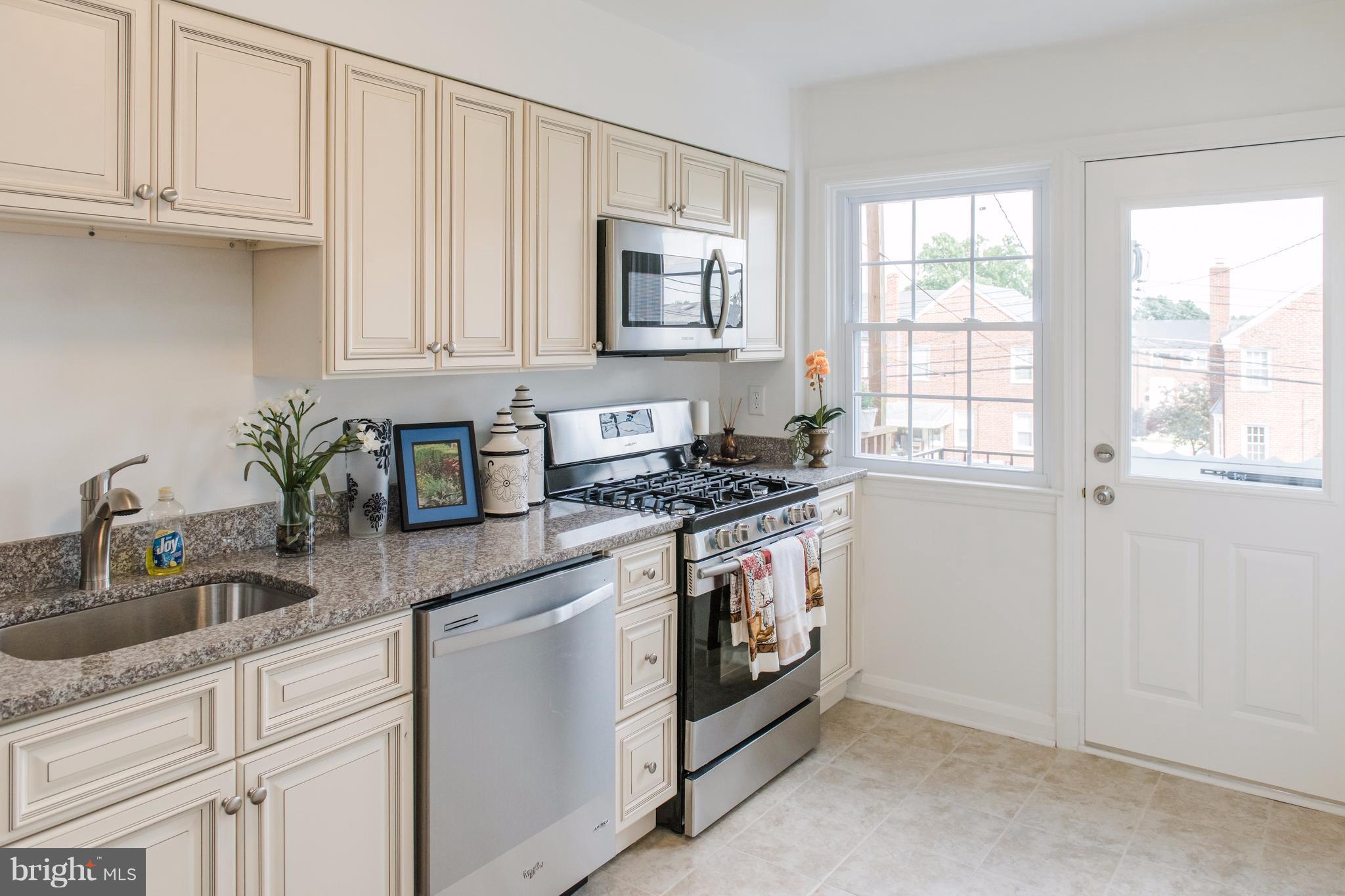 441 Whitfield Road Catonsville, MD 21228 - Photo 11 of 30 Kitchen Stainless appliances