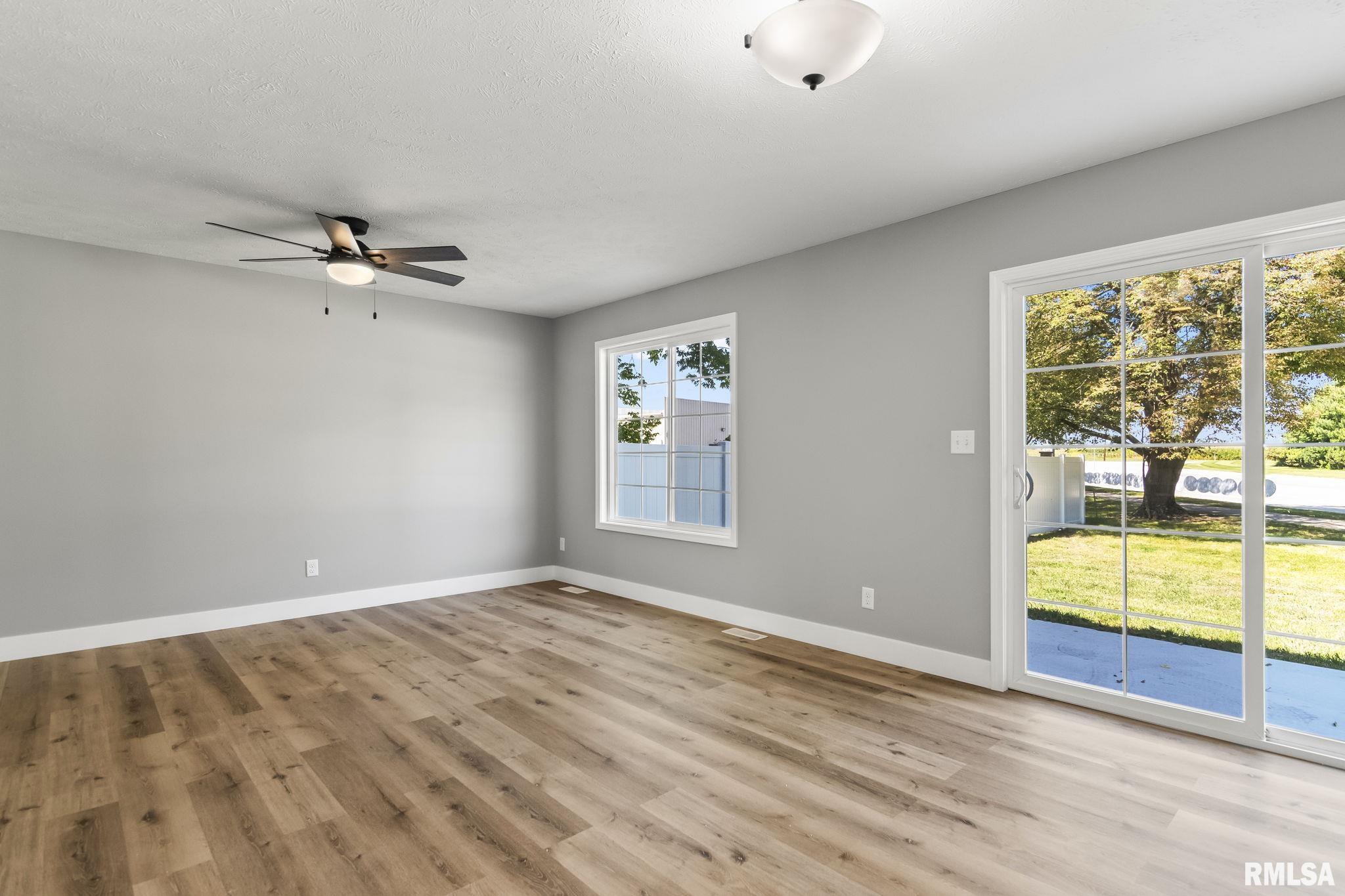 397 West Main Street Williamsville, IL 62693 - Photo 7 of 33