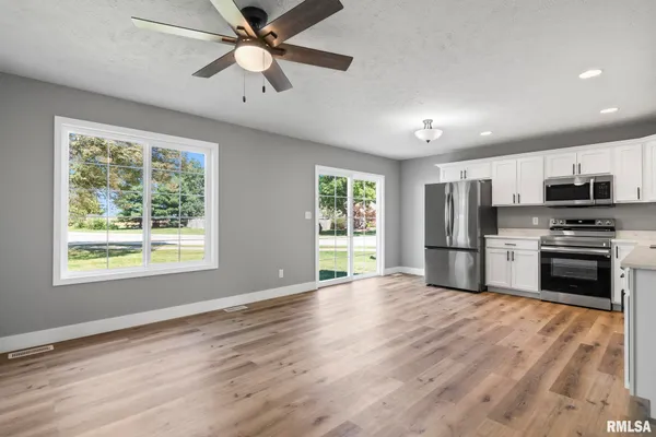 $234,900 | 397 West Main Street, Williamsville, IL 62693