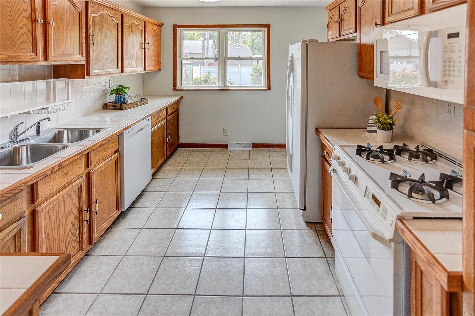 1216 West Pontoon Road Granite City, IL 62040 - Photo 13 of 28 Gallery Image 13