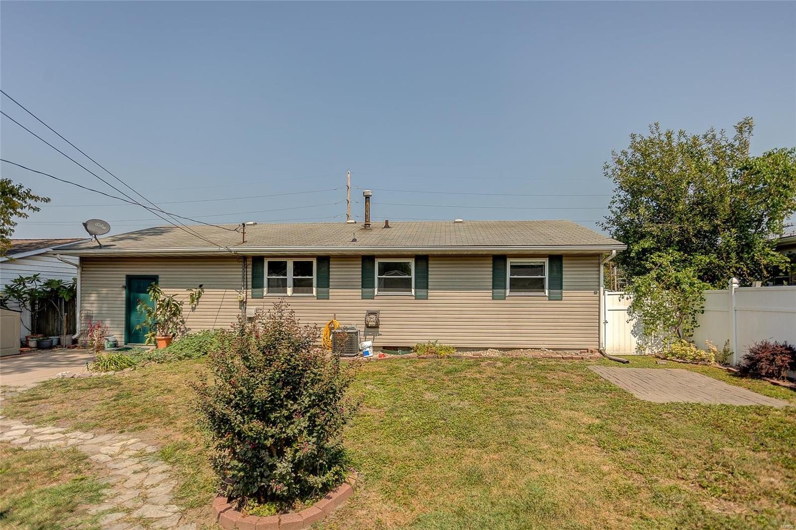 1216 West Pontoon Road Granite City, IL 62040 - Photo 5 of 28 Gallery Image 5