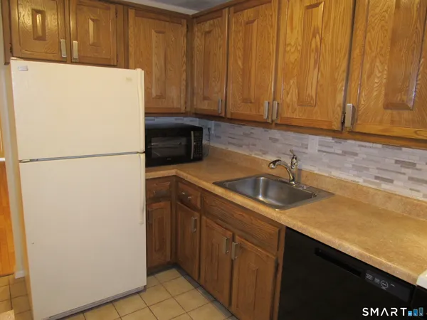 $234,900 | 138 Williamstown Court, Unit 138, Newington, CT 06111