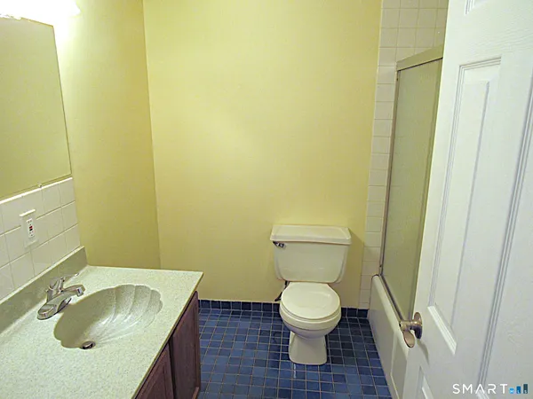 $234,900 | 138 Williamstown Court, Unit 138, Newington, CT 06111