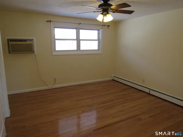 $234,900 | 138 Williamstown Court, Unit 138, Newington, CT 06111