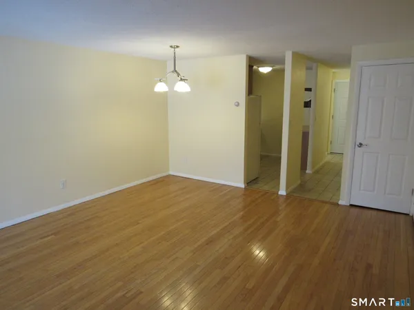 $234,900 | 138 Williamstown Court, Unit 138, Newington, CT 06111