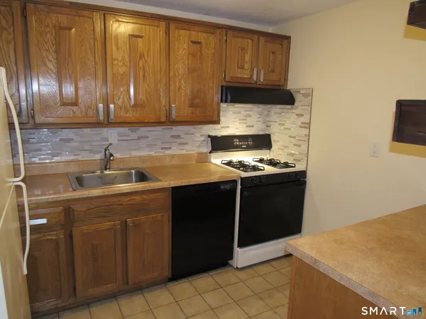 $234,900 | 138 Williamstown Court, Unit 138, Newington, CT 06111