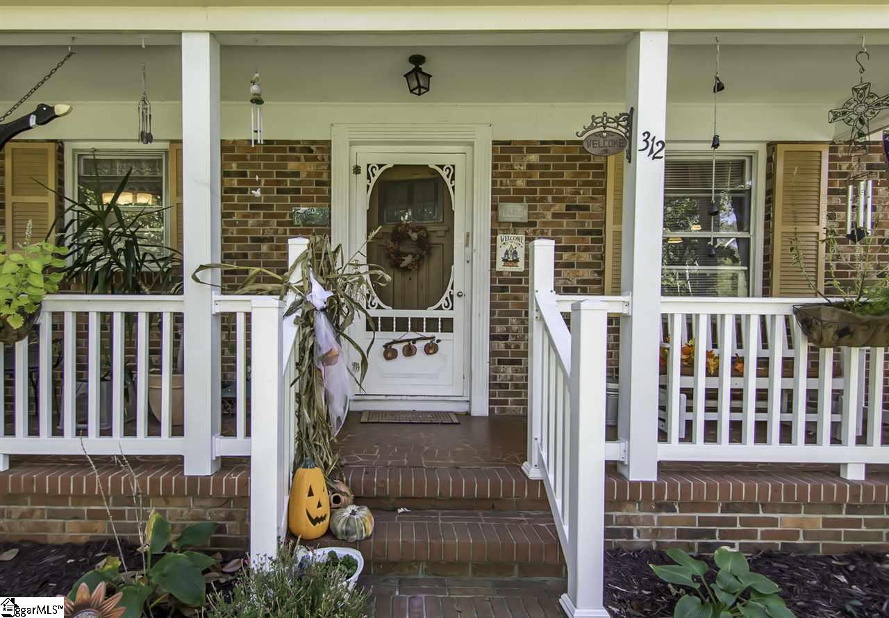 312 Farnsworth Road Spartanburg, SC 29301 - Photo 3 of 36 Gallery Image 3