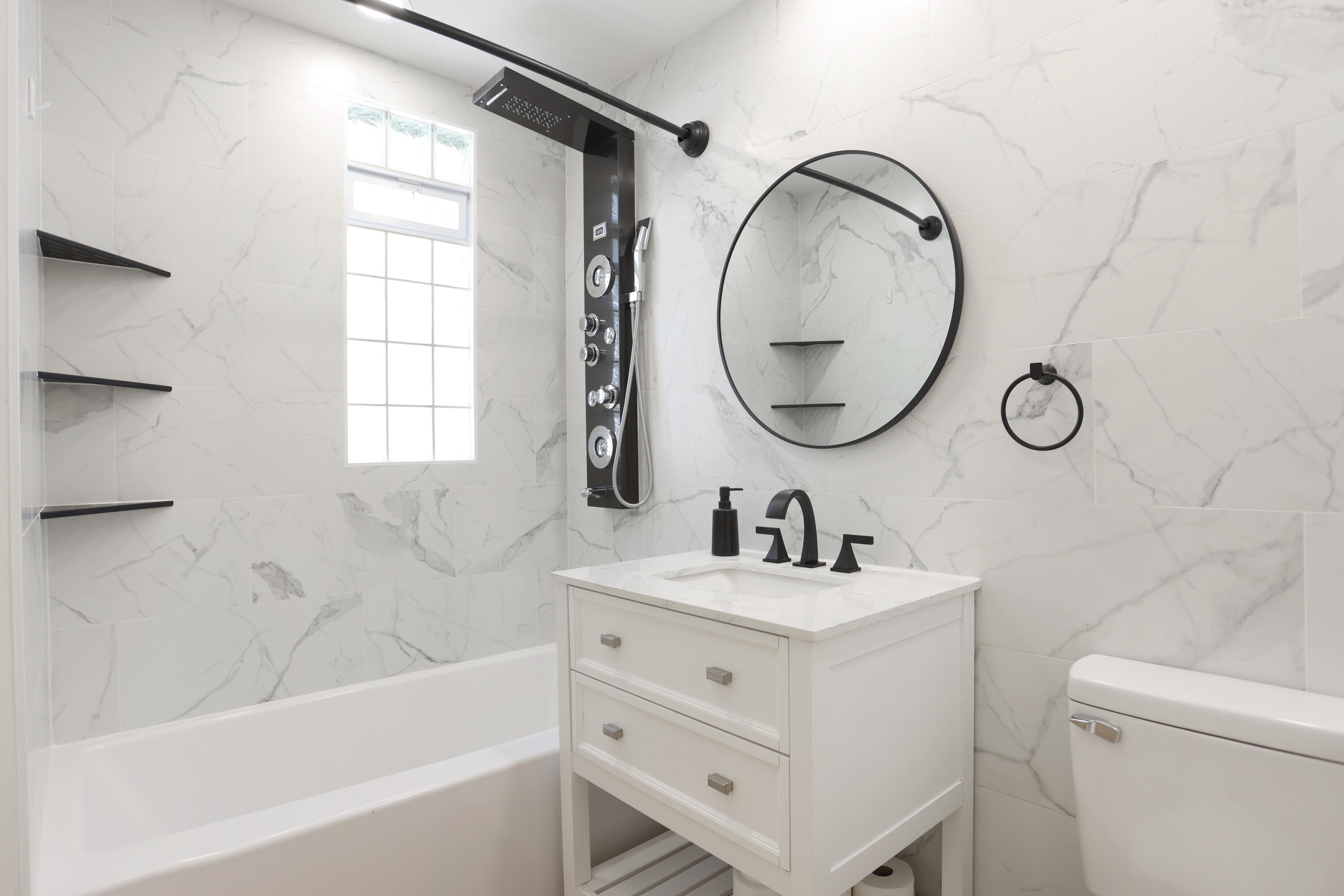 2479 South 10th Street Milwaukee, WI 53215 - Photo 19 of 26 Bathroom
