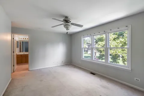 $319,900 | 1059 Ridgefield Circle, Carol Stream, IL 60188