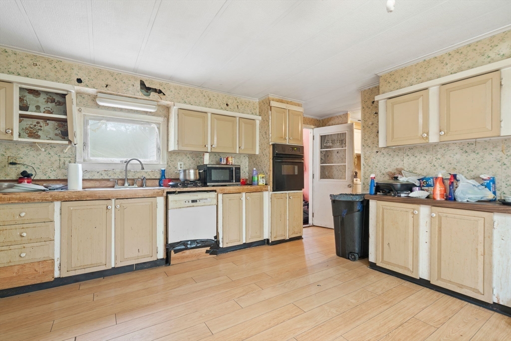 40 Kendell Lane Salisbury, MA 01952 - Photo 5 of 34