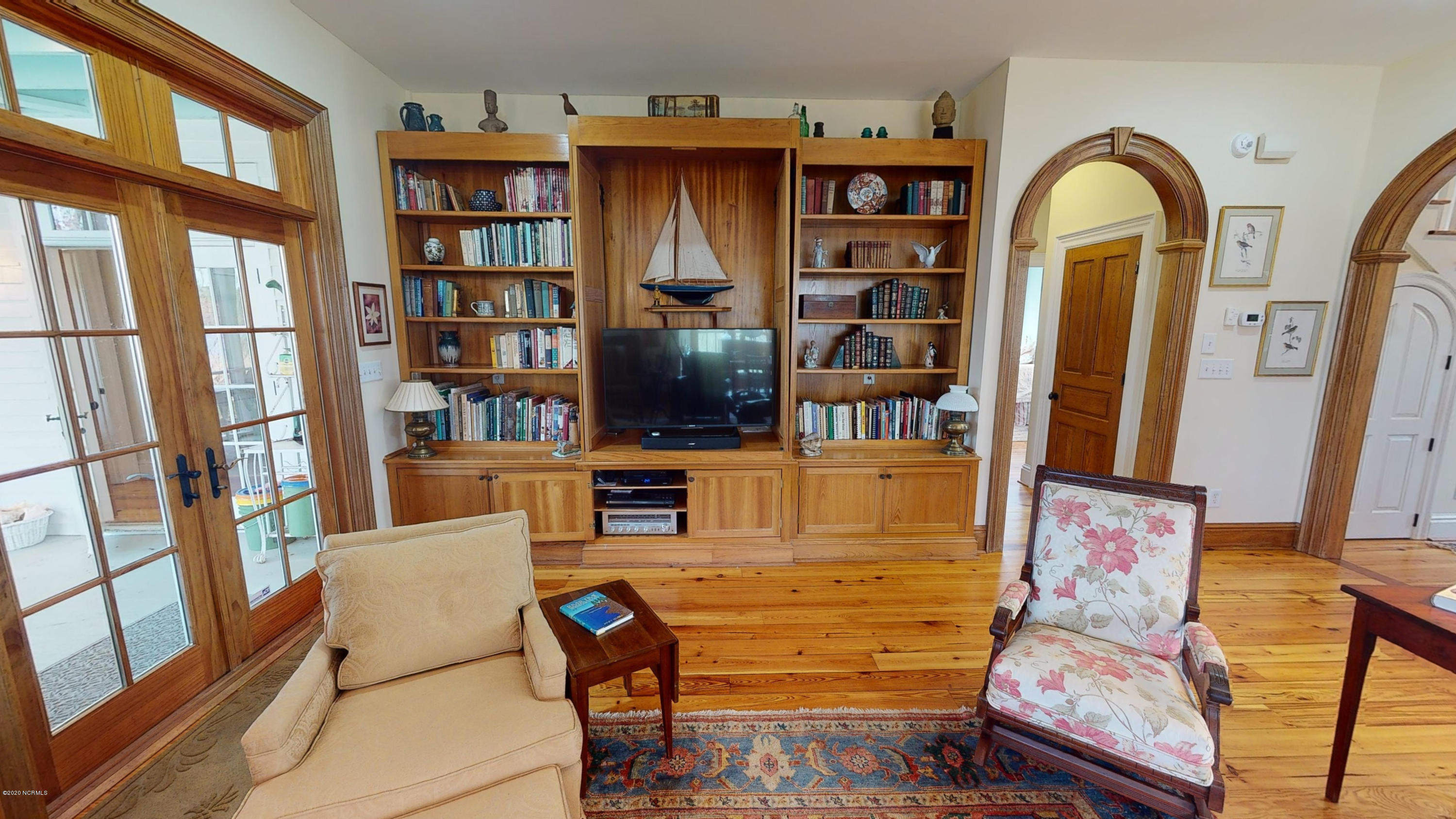 674 Taylor Neck Road Arapahoe, NC 28510 - Photo 23 of 75 Built-ins in Living Room