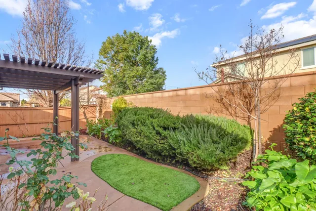 $550,000 | 7925 Peak Forest Way, Elk Grove, CA 95757