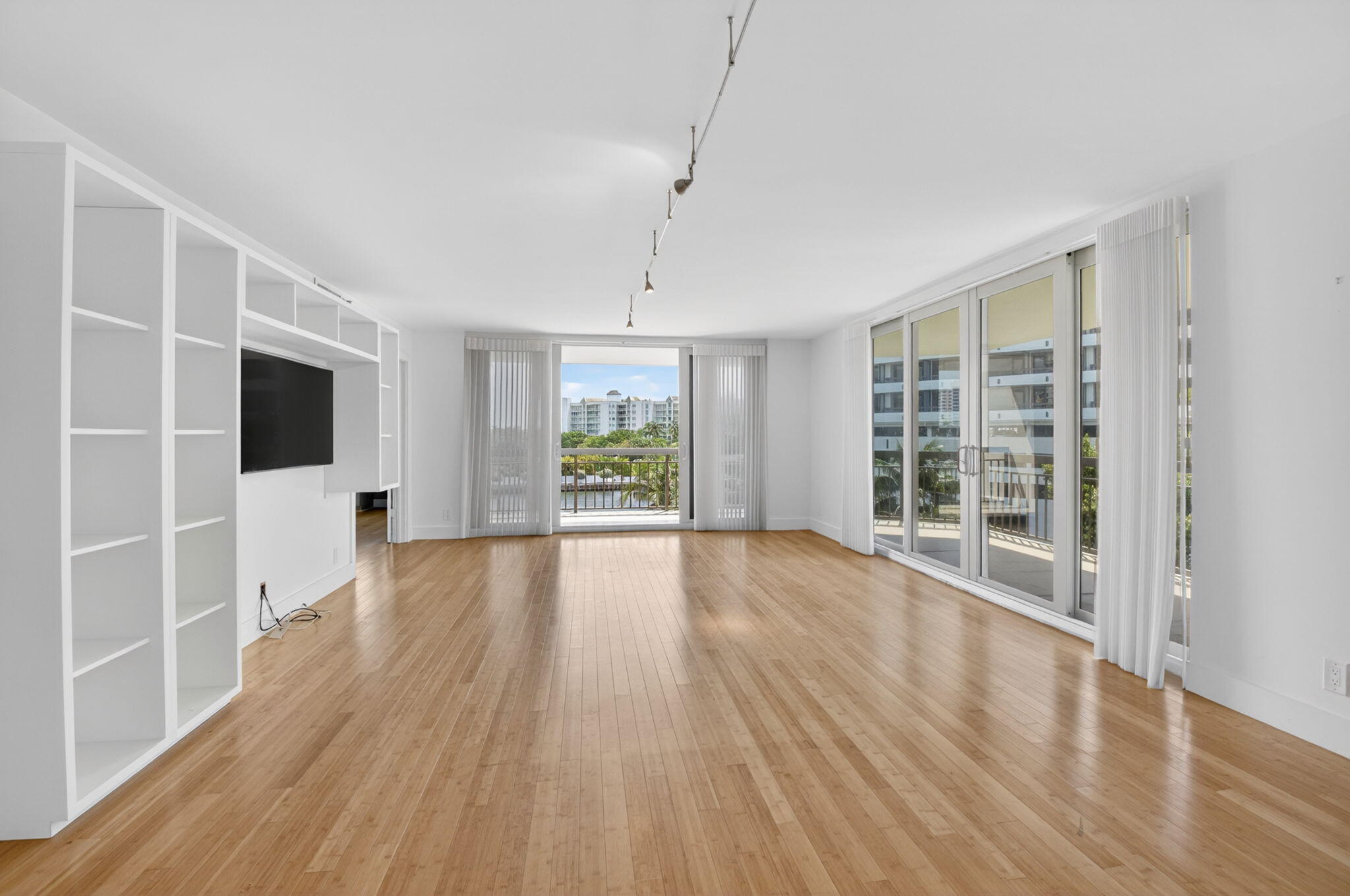 901 East Camino, Unit 4C Boca Raton, FL 33432 - Photo 15 of 71 15-web-or-mls-DSC_9157