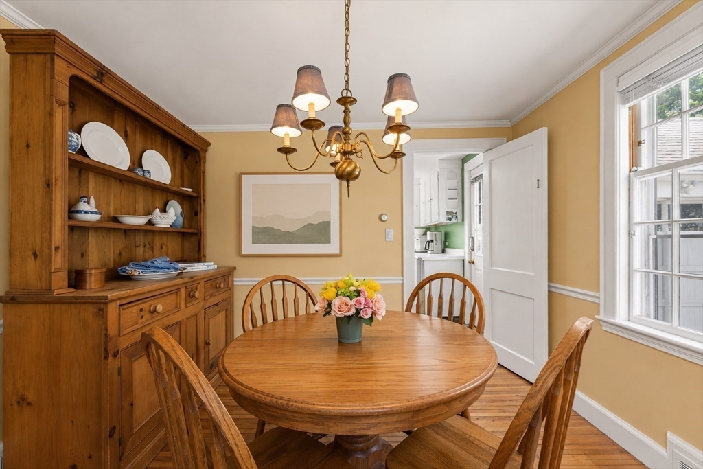 34 Sheridan Road Wellesley, MA 02481 - Photo 3 of 14
