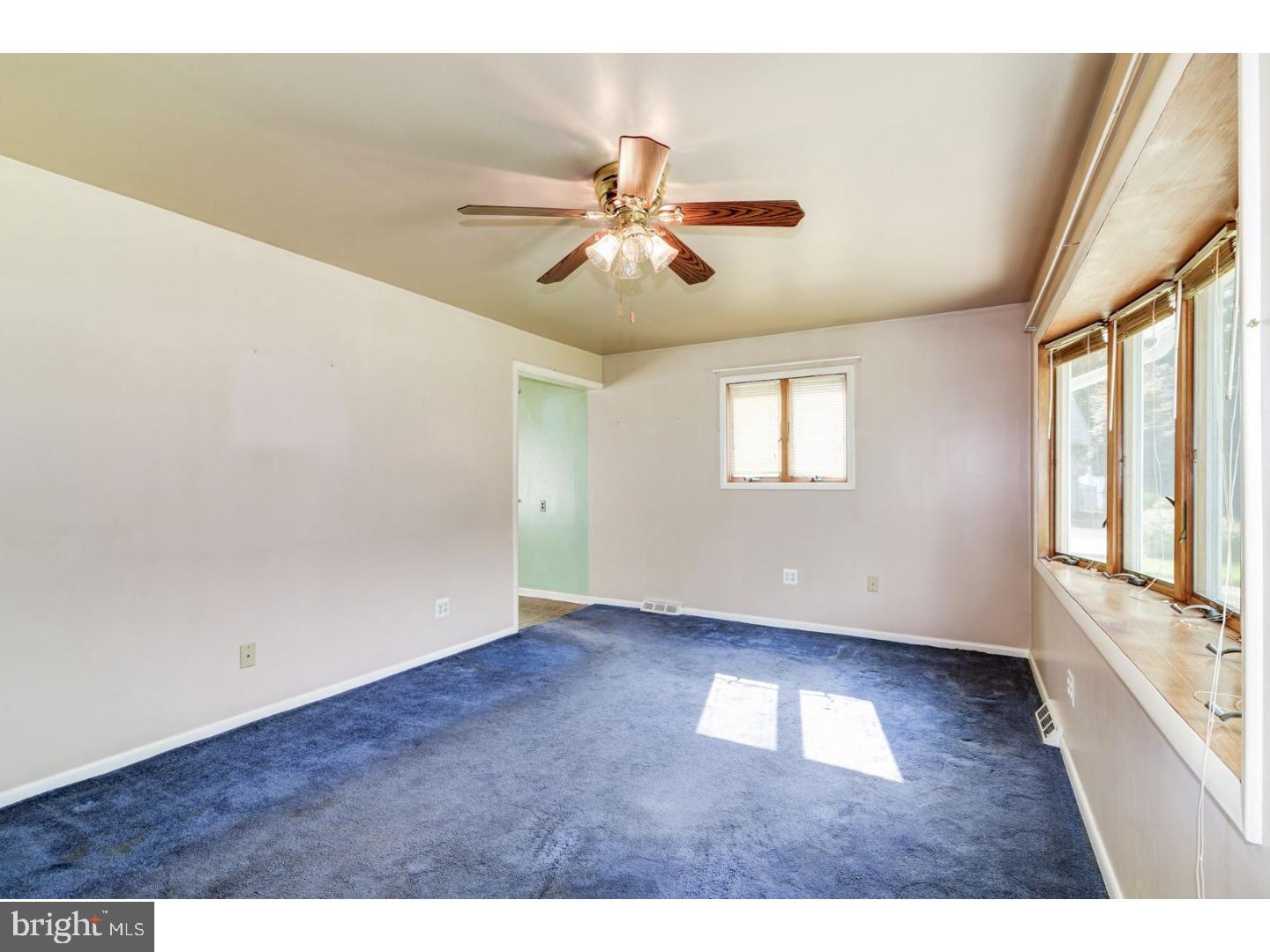 615 Sheffield Road Sewell, NJ 08080 - Photo 4 of 19