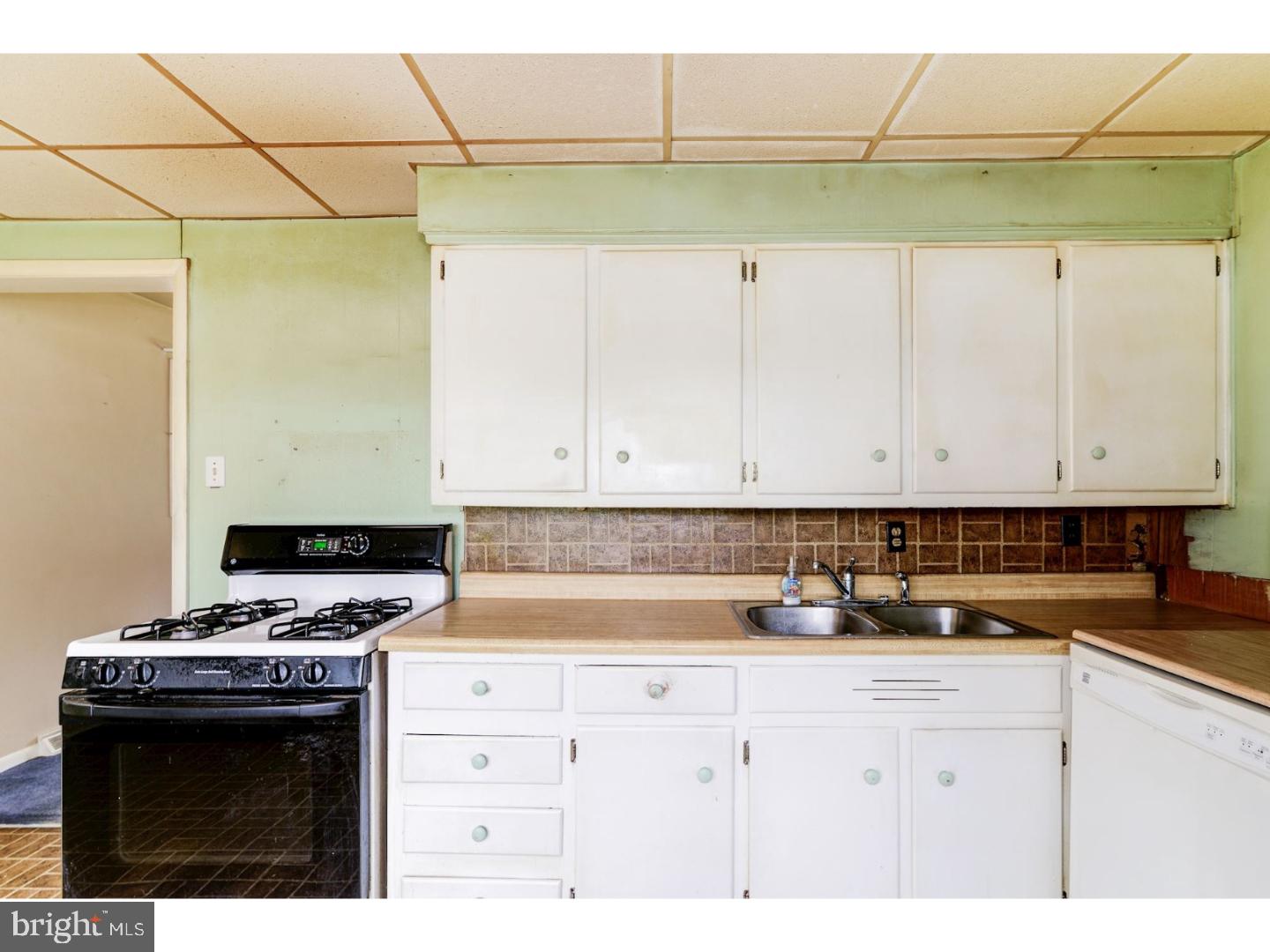 615 Sheffield Road Sewell, NJ 08080 - Photo 8 of 19
