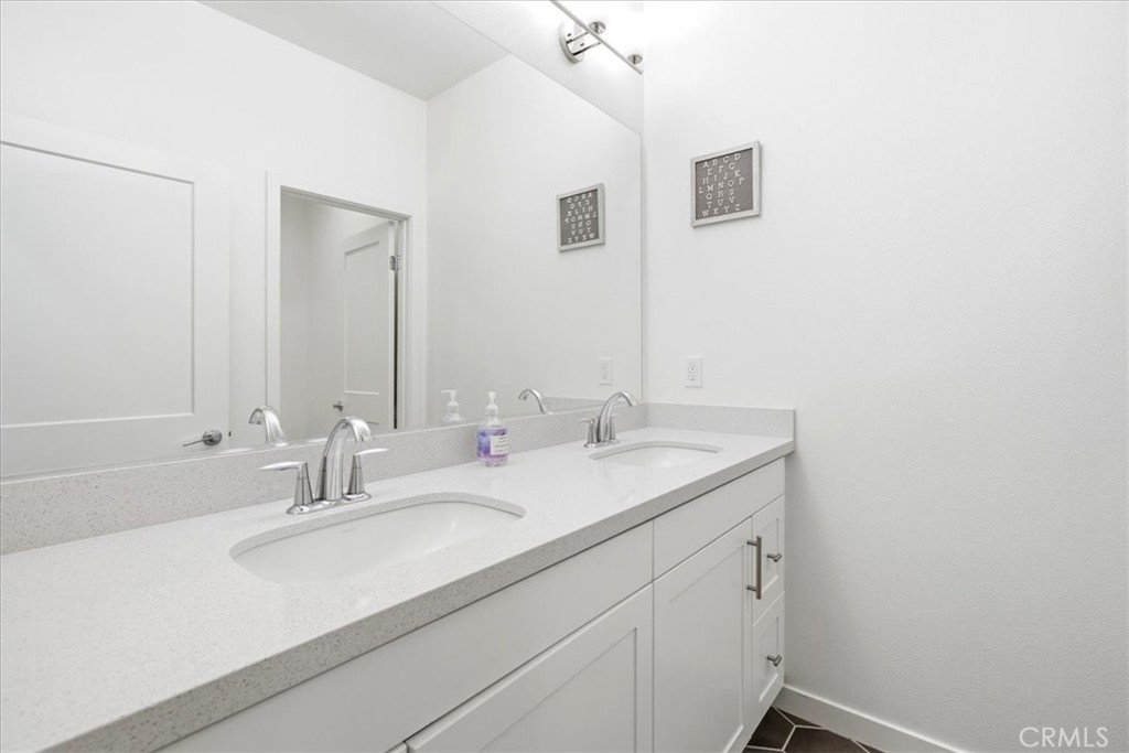 608 Shadowbrook Lake Forest, CA 92610 - Photo 28 of 43
