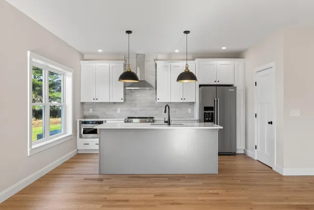 $699,900 | 10 Nicklaus Lane, Westbrook, ME 04092