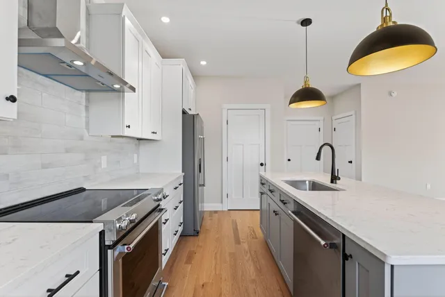 $699,900 | 10 Nicklaus Lane, Westbrook, ME 04092