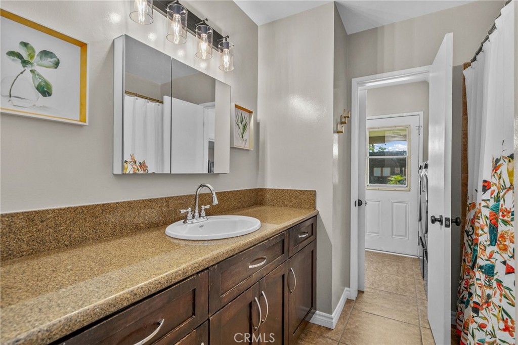 609 Cardinal Lane Redlands, CA 92374 - Photo 20 of 41 Bathroom 2