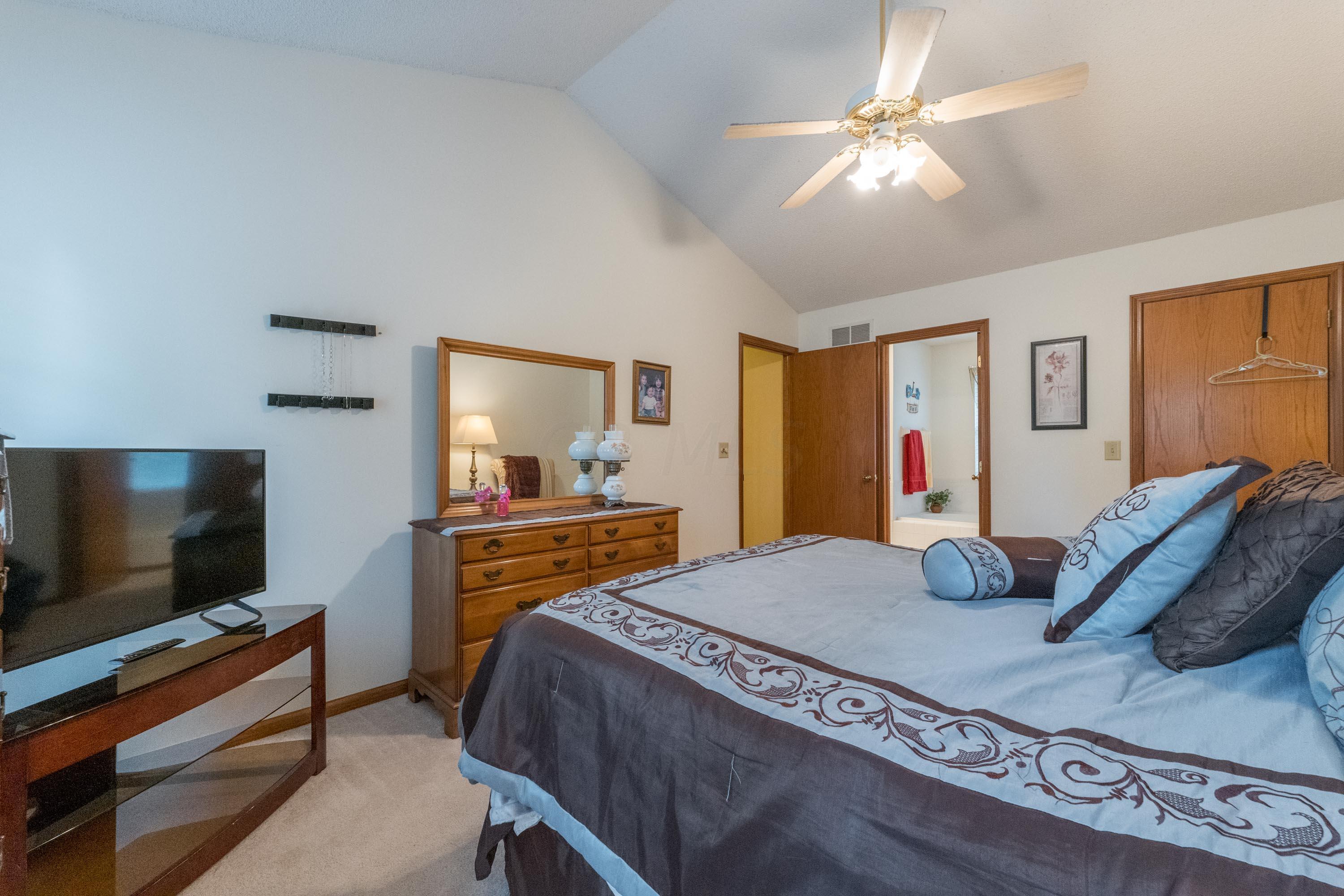 664 Ridenour Road Columbus, OH 43230 - Photo 36 of 77 033P1703857