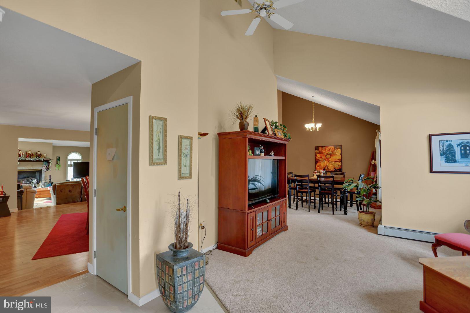 185 Orchard Road Reading, PA 19605 - Photo 7 of 38 Living Room